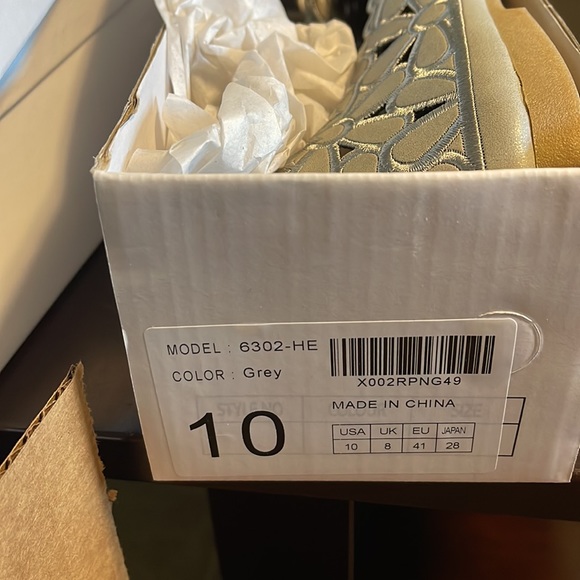 Gray flower print flats - Picture 5 of 5